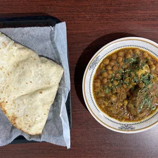 Murgh Anda Chollay with Naan