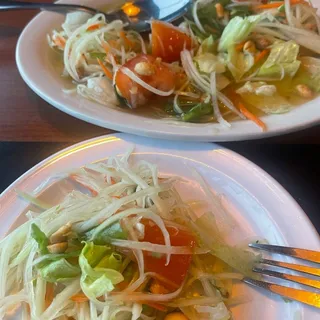 SA2. Somtum Salad