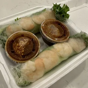 Fresh salad rolls with shrimp (takeout)