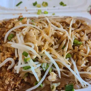 Chicken pad thai.