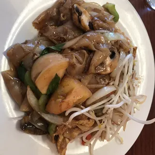 Pad Kee Mao Noodle