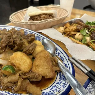 土豆牛奶，腊汁肉夹馍，炸串拌菜