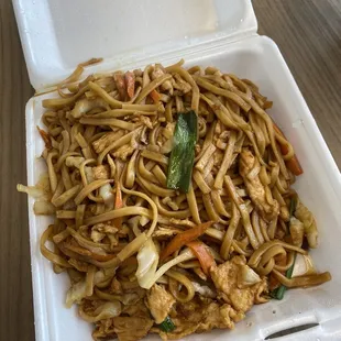 L31. Chicken Lo Mein Lunch