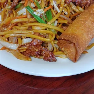 Beef Lo Mein comes w soup &amp; eggroll