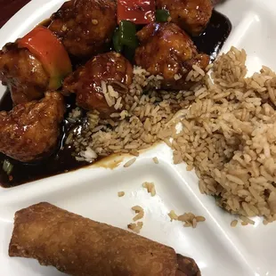 D4. General Tso&apos;s Chicken Dinner Special