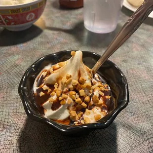 Ice cream finale, get creative and use the peanuts at the grill to make a sundae