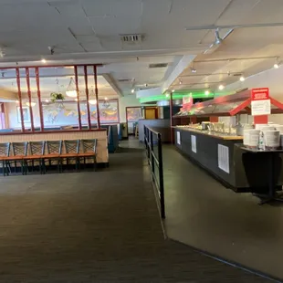 Thee place is empty during peak lunch hour. Come back people!