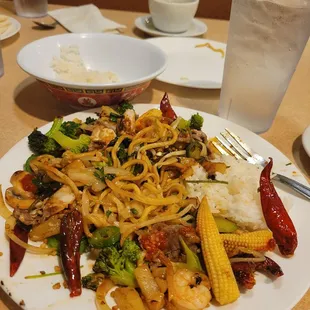 a plate of noodles and vegetables