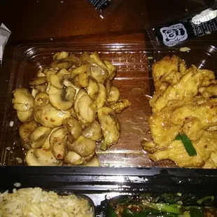 Allergic to mushrooms, told her twice, shrooms to the left, chicken to right. Horrible service!!! All way around.
