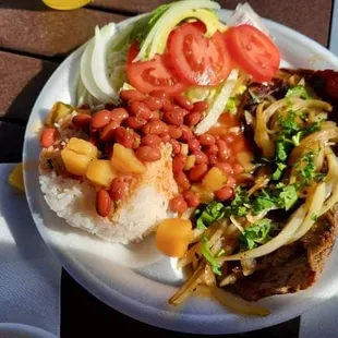 Bistec Encebollado, Arroz Blanco, Habichuelas / Steak &amp; Onions, White Rice, Beans