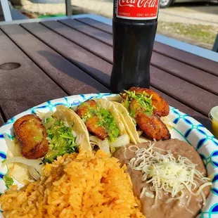 Taco Enamorado Plato: Opcion de Carne, Frijoles, Arroz, Cebolla, Cilantro, Salsa / Option of Meat, Beans, Rice, Onion, Cilantro, Salsa