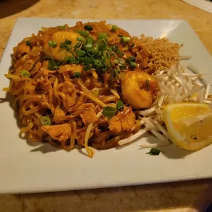 Chicken and shrimp pad Thai