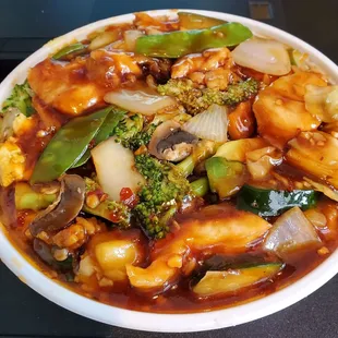 Garlic chicken lunch with vegetable fried rice. Barely able to close the lid!