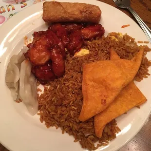 Extremely yummy lots of food and they gave us free wontons !!!