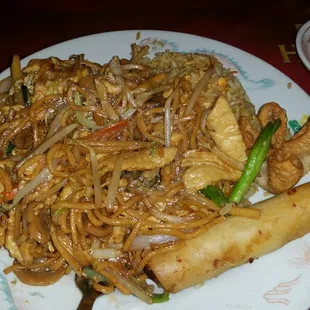 Chicken Lo Mein