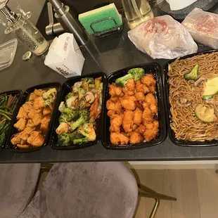 Lo Mein General Tsos Chicken General Tsos Tofu Stir-fried Vegetables Szechuan string beans Crab Rangoon(6) Vegetable Spring Roll (2)