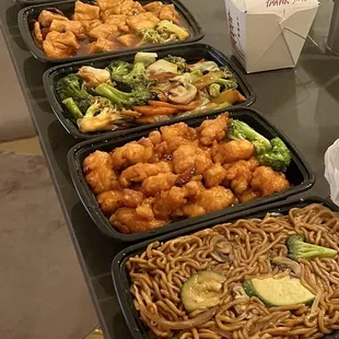 String beans, general Tsos Tofu, Mixed Vegetables, General Tsos Chicken, and Lo Mein