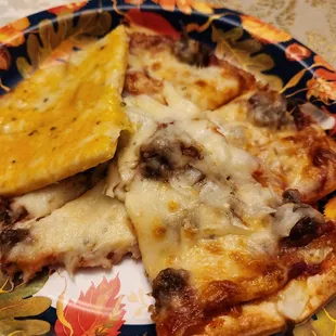 a plate of cheese pizza