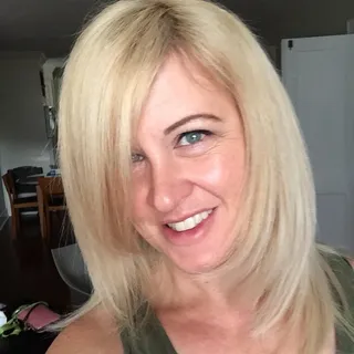 Niki M.