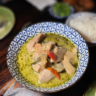 Kaeng Keiw Wan Lurk Chin Pla ( Green Curry w/ Fishcake )