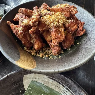 Bek Kai Tod / Garlic wings