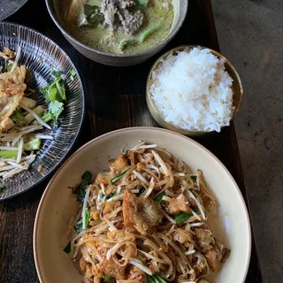 Pad Thai / Thai Famous Noodles