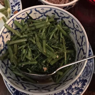 Pak Boong Fai Daeng / Thai Morning Glory