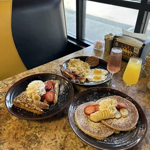Brunch with mimosas
