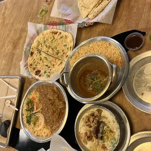 garlic naan, chaat, beef nihari, butter chicken and of course, chapati! Oh an a samosa. Everything was delicious!