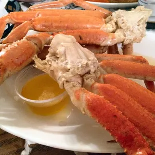 Steamed crab legs with butter