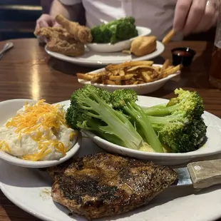 Amazing dinner the fried chicken is the best in Dayton