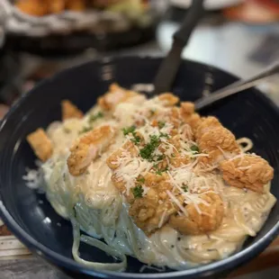 Crispy chicken Alfredo