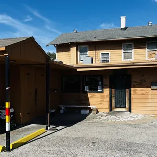 Entrance behind the restaurant ( away from the street)