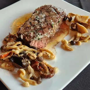 Steak and &apos;shrooms!