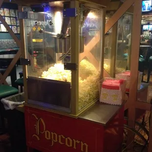 Complimentary popcorn, I like it!