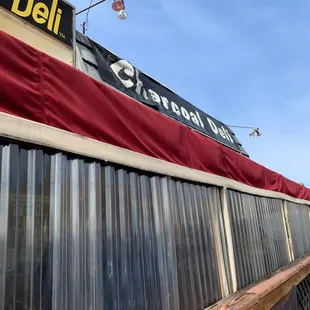 the outside of a restaurant