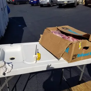 Meat sitting out from before we ordered until after we left. Right next to one of the two picnic benches for customers.