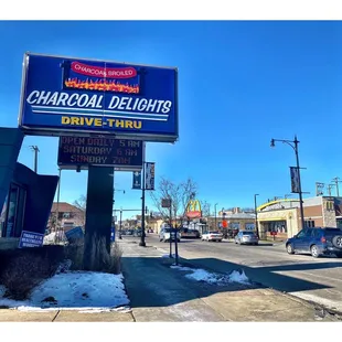 Charcoal Delights.(Foster Ave/Kedzie Ave) Drive Thru.Parking.Breakfast Dinners Hotdogs Charcoal Burgers Beef Chicken Salads Desserts!Cool!