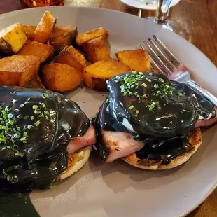 Charcoal eggs benedict with ham