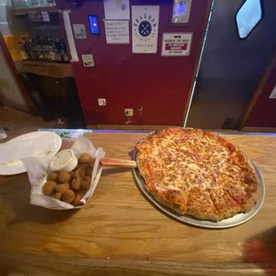 Large Cheese Pizza and Fried Mushrooms
