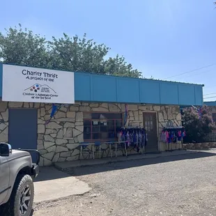 Front of thrift store, CASH ONLY, but the finds are so good