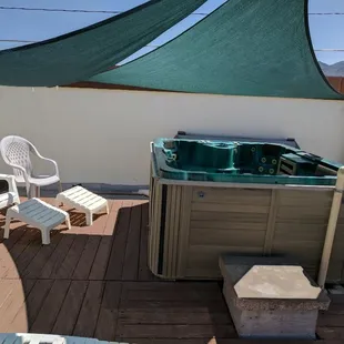 Rooftop hot mineral Jacuzzi.