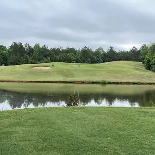Par 3 over the water