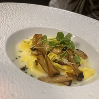 Chanterelle Mushrooms en Cocotte