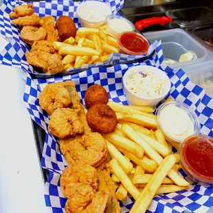 oysters and mussels, shellfish, mussels, oysters, food