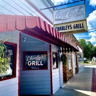 the outside of the restaurant