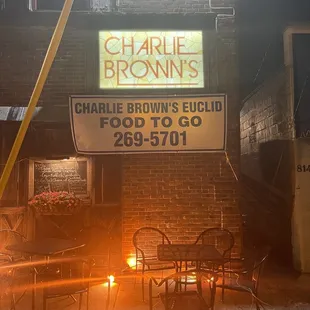 the outside of the restaurant