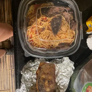 Spaghetti bolognese and Garlic Bread