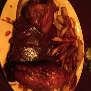 Half rib combo with breast and wing. Portions are massive.