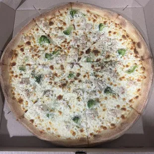 Chicken broccoli Alfredo pizza
